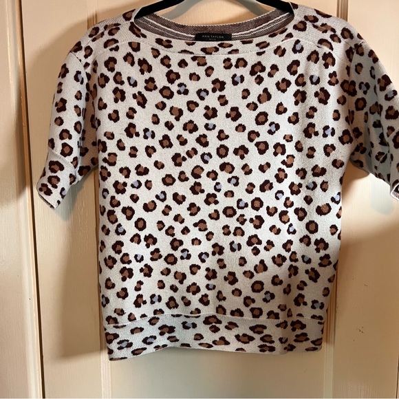 Ann Taylor Leopard Print Short‎ Sleeve Sweater Size XSP Pre-owned Summer - Picture 1 of 5